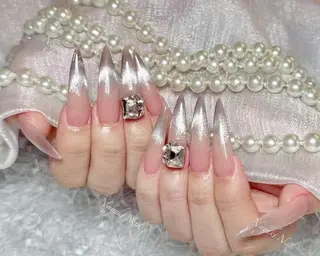 ネイル 🦋 Queenieのネイルデザイン