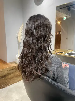 ロング パーマ 【arc】Ruri コテ巻き風パーマのヘアスタイル