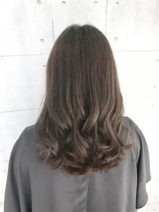 ミディアム カラー 高木 麻知子のヘアスタイル