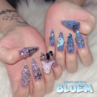 ネイル BLUEM なな🐶のネイルデザイン