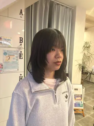 ミディアム 森下 愛理のヘアスタイル