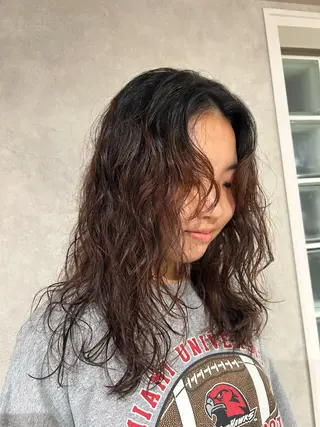 セミロング ayano🍒パーマ 暖色カラーのヘアスタイル