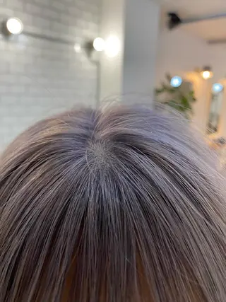 カラー ボブ/ハイトーン REINAのヘアスタイル