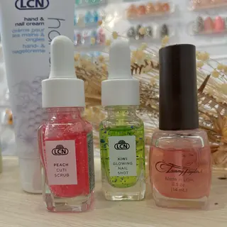 ネイル Queen nail所属・QUEENNA IL JR寺田町1分のネイルデザイン