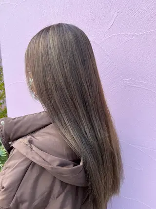 ロング カラー 個性派/ハイトーン ✨✨　稲吉菜々美のヘアスタイル