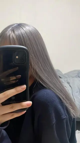 カラー 高見澤 優のヘアスタイル
