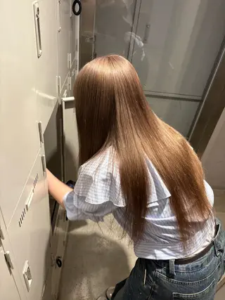 カラー ベージュ／ピンク【く すみカラー】レイヤーのヘアスタイル