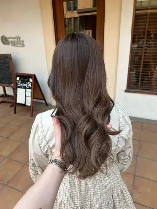 ロング カラー putri 川邉 優花のヘアスタイル