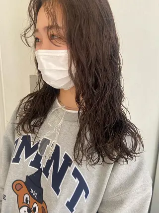 ロング カラー パーマ ヘアアレンジ satsuki 暖色・ブラウンカラーのヘアスタイル