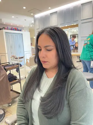 ロング 立川・くびれミディ 旬なデザインカラーのヘアスタイル