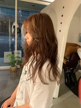 セミロング mirai/ブリーチ ダブルカラーのヘアスタイル