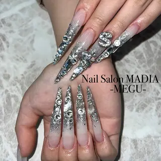 ネイル MADIA藤沢所属・MADIA MEGUのネイルデザイン