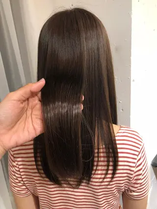 カラー 梅田ハイトーン チダ ヒナノのヘアスタイル