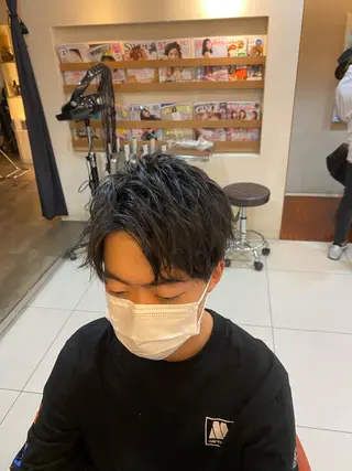 ショート メンズ 塩谷黎✨ブリーチ無W カラーメンズパーマ✨のヘアスタイル