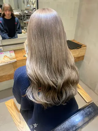 セミロング カラー SINCE【シンス】所属・Hika.ハイトーン 髪質改善🩵ᩚ🫧のヘアスタイル