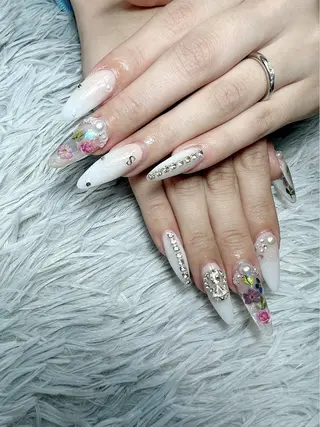 ネイル シェヌネイル JURAのネイルデザイン