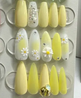 ネイル クイーンズネイル銀座所属・中山 芳美のネイルデザイン