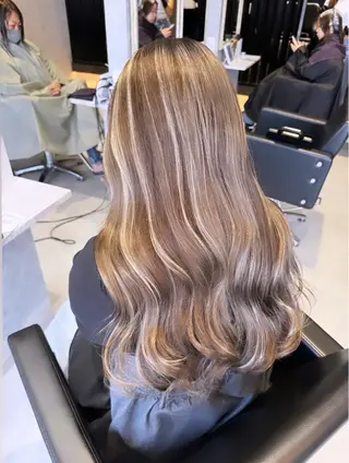 ロング カラー ヘアアレンジ ૭ 艶髪透明感૭ヘア カラーＡＭＩ🫧のヘアスタイル