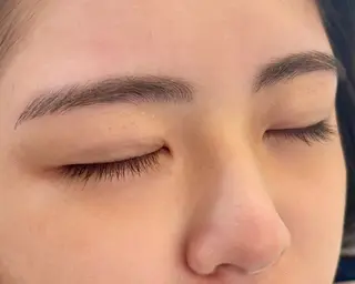 アイブロウ BEAUTYLINE Luxeのマツエク・マツパデザイン