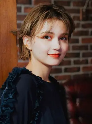 ミディアム ブリーチなしWカラー /酸性ストレート河本のヘアスタイル