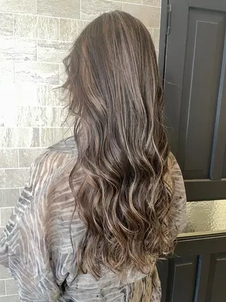 ロング ブリーチ毛矯正.髪質 改善.髪にドラマをのヘアスタイル