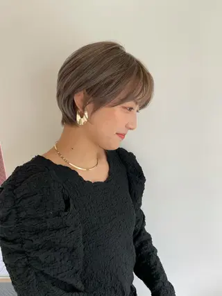 ショート 太田ありさ クリーミーヘアカラーのヘアスタイル