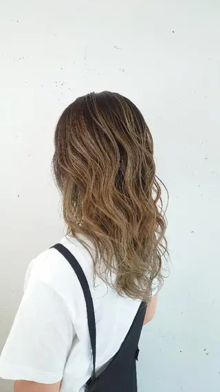 セミロング カラー ヘアアレンジ E Komo hair所属・Wow❕E Komo hair 永井一輝のヘアスタイル