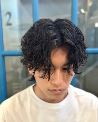 パーマ メンズ ショート、韓国メンズ ヘアのかつらぎのヘアスタイル