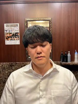 ミディアム メンズ ヒロ銀座バーバーショップ丸の内所属・秋山 琳太のヘアスタイル