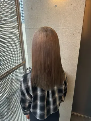 セミロング カラー 髙橋 李里亜のヘアスタイル