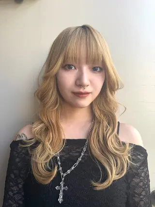 ロング カラー blau hair and care《ブラウ》所属・MARU.縮毛矯正 デザインカラーのヘアスタイル