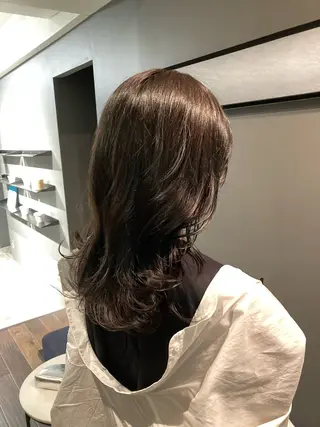 ミディアム カラー MAKI渋谷 【カットモデル募集】のヘアスタイル