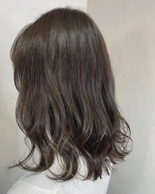 ミディアム カラー 菅野 愛のヘアスタイル