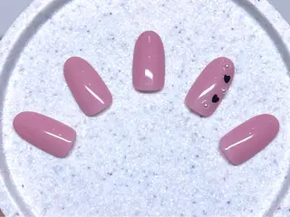 ネイル Nailsalon Repos.所属・Rika🌼 シンプル•マグネットのネイルデザイン