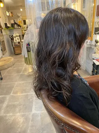 セミロング パーマ Un  Seul所属・福嶋 愛のヘアスタイル