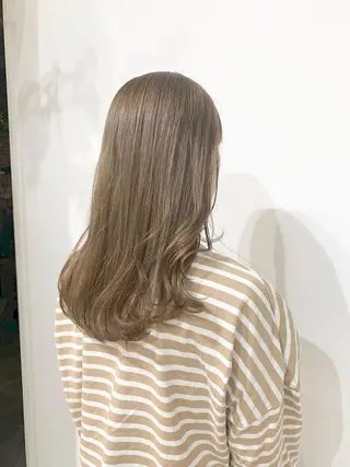 ロング カラー いけだ　ひかり ハイライトくびれヘアのヘアスタイル