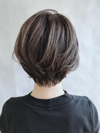 ショート カラー MOU namba ムウナンバのヘアスタイル