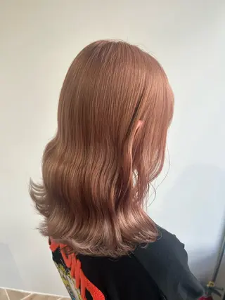 ミディアム カラー ベージュ/ダブルカラ ー/新潟駅/青柳萌果のヘアスタイル