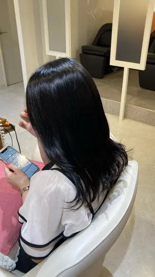 セミロング カラー ヘアアレンジ 山﨑 まなかのヘアスタイル