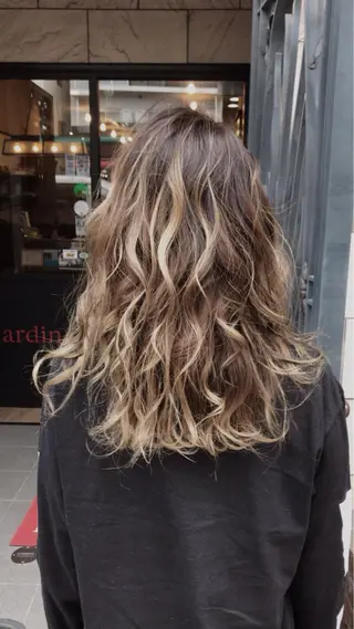 カラー SHIAN八王子 🇫🇷山本実穂のヘアスタイル