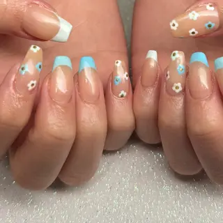 ネイル VIERU 🌈🎀💖のネイルデザイン