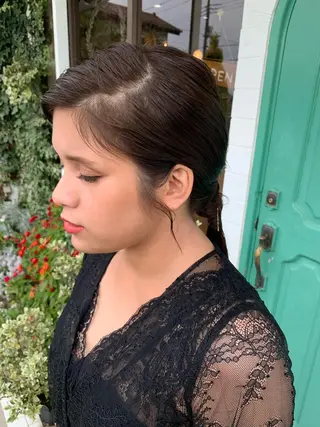 セミロング 佐藤 美咲のヘアスタイル