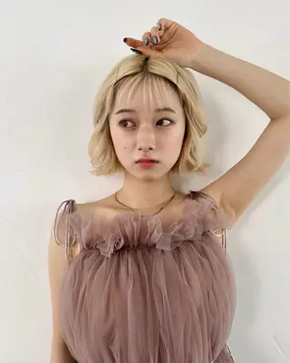 ミディアム カラー 磯　亜由香 🌷ブリーチのヘアスタイル