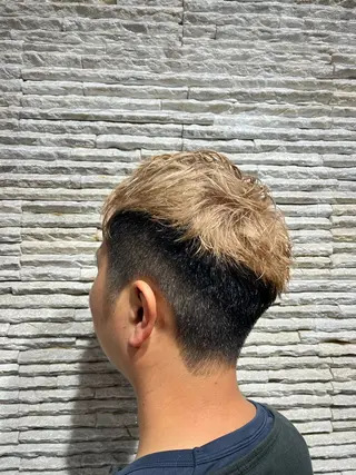ショート メンズカット デザインカラーのヘアスタイル