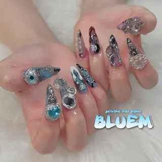 ネイル BLUEM なな🐶のネイルデザイン
