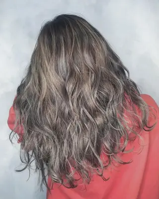 ロング カラー N° aria 三軒茶屋のヘアスタイル