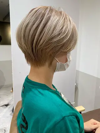 ショート 顔まわりカラー特化 赤津百合絵のヘアスタイル