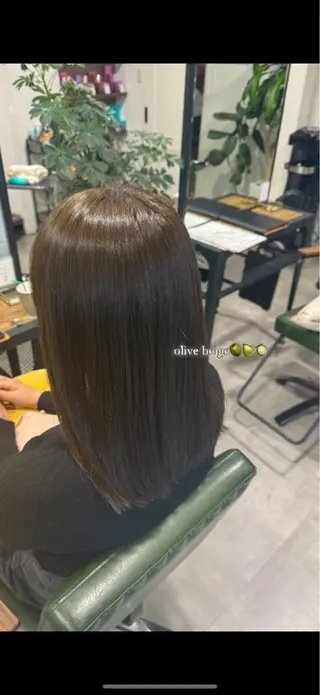 ミディアム オリーブ🫒レイヤー /平尾/りの‎🤍のヘアスタイル