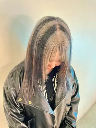 カラー 🎀ボブ＋ハイトーン シュカ👶🏻のヘアスタイル