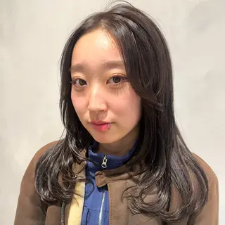 ミディアム カラー デザインカラー/パー マ🦖外岡咲希🦖のヘアスタイル